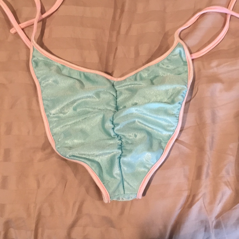 Bikini 👙 - Picture 2 of 2